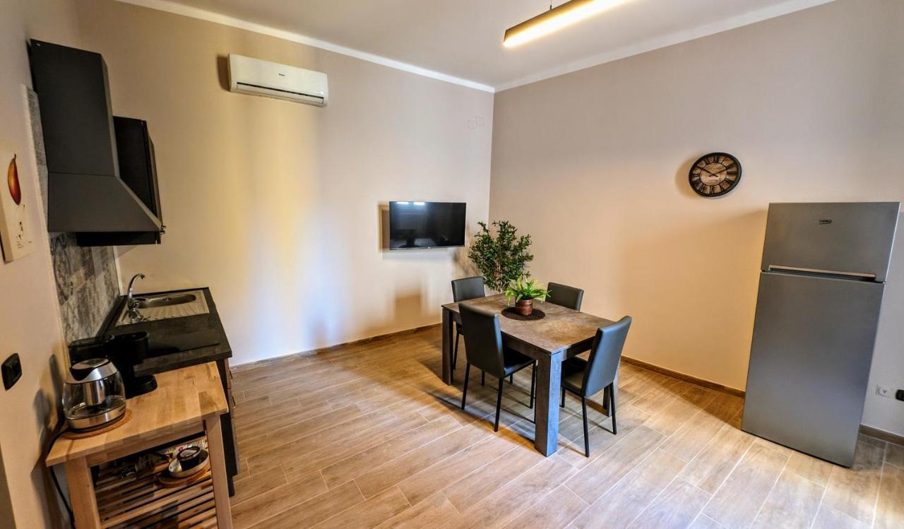 Sea Lion Apartment Trani Exterior photo
